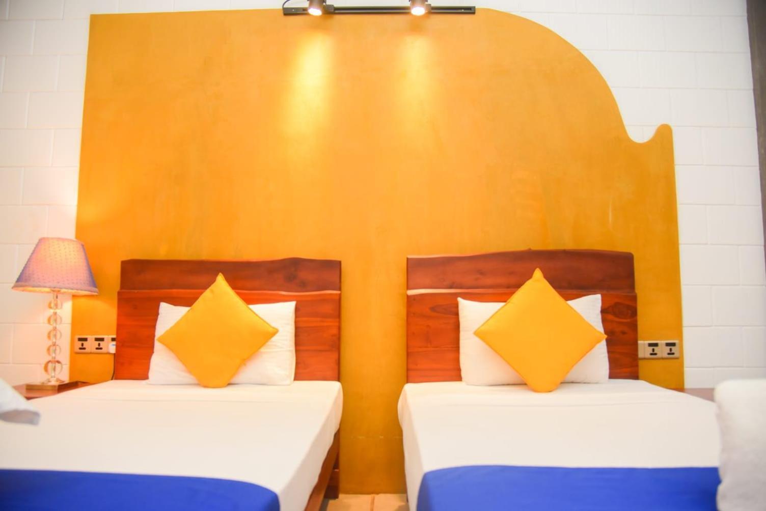 אודוואלאווה Royal Tusker Hotel מראה חיצוני תמונה
