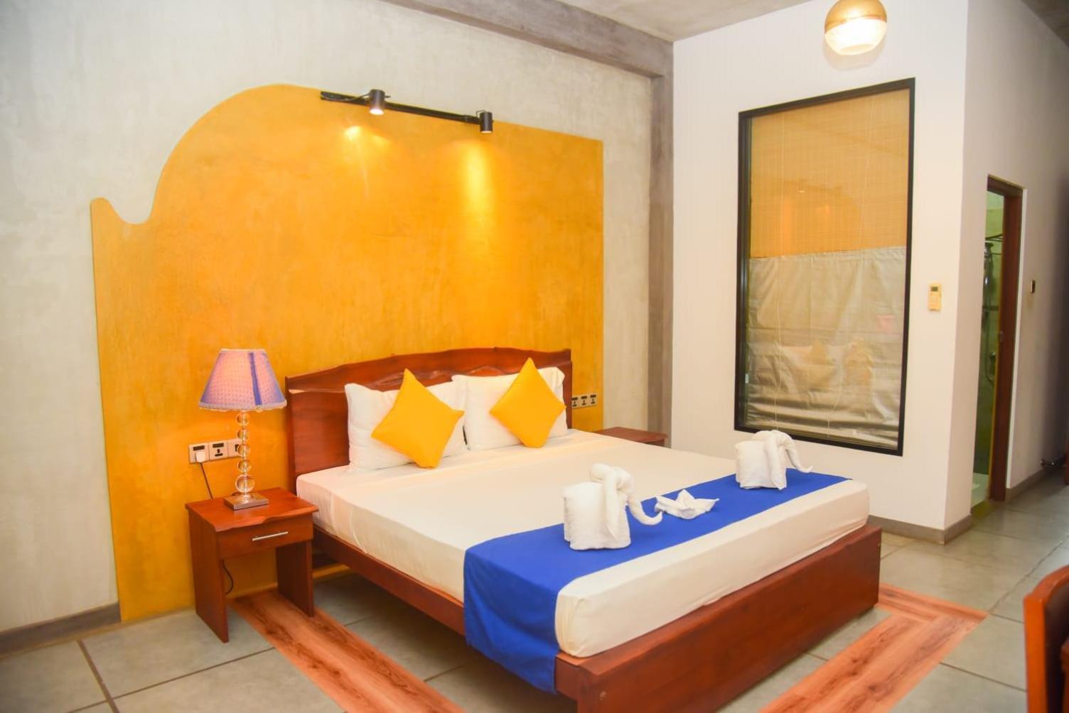 אודוואלאווה Royal Tusker Hotel מראה חיצוני תמונה